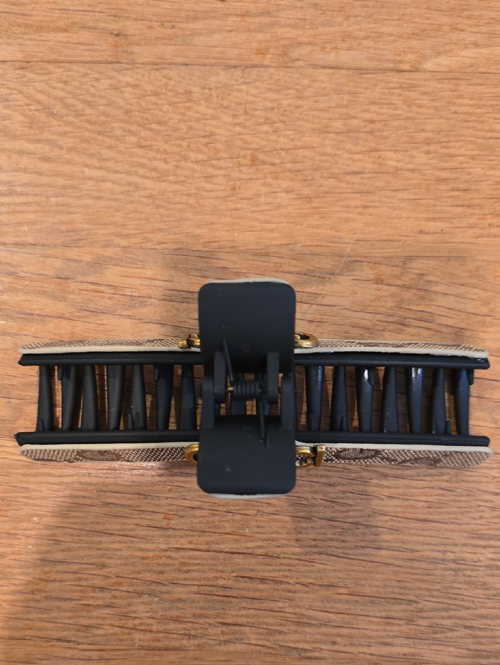 GG Hair Claw Clip - Picture 3 of 6